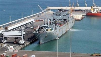 وصول وسفر 1350 راكب بميناء سفاجا