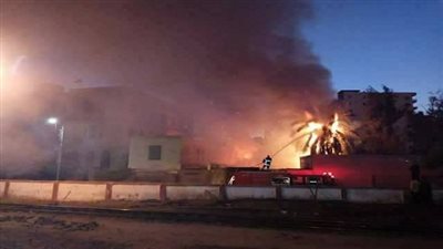 بالصور.. حريق ضخم بجوار مدرسة العائلة المقدسة في المنصورة