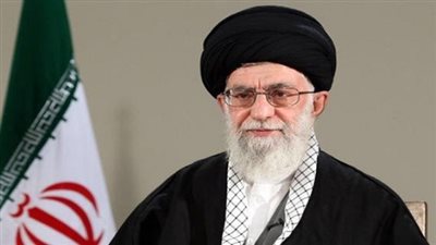 خامنئي للعبادي: الحشد الشعبي سر الانتصارات ضد داعش