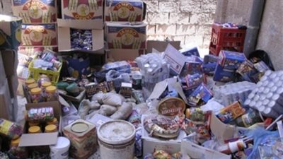 ضبط 13,5 طن مواد غذائية وصناعية مجهولة المصدر بالجيزة