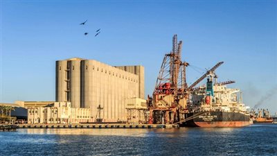 ميناء دمياط استقبل سفينتي حاويات و5 سفن بضائع عامة اليوم 