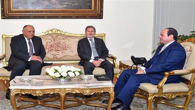 السيسي يستقبل المفوض الأوروبي لسياسة الجوار وتوسيع الاتحاد الأوروبي