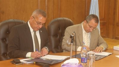  محافظة السويس والجامعة توقعان برتوكول تعاون في كافة المجالات.. ماذا تم