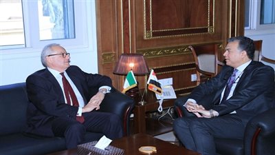 عرفات يلتقي السفير الايطالي بالقاهرة لبحث التعاون المشترك في مجالات النقل المختلفة