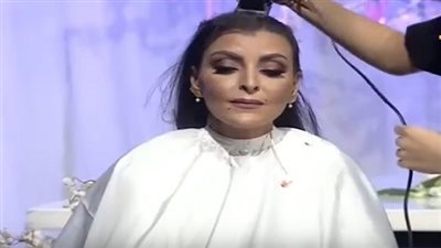 إعلامية شهيرة تحلق شعرها.. وهدف إنساني 