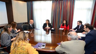 نصر تلتقى شركات امريكية مستثمرة فى مجال الادوية لبحث ضخ استثمارات جديدة فى مصر