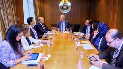 قابيل يستعرض مع بعثة صندوق النقد الدولى إنجازات الوزارة لتعزيز التنمية الصناعية والتجارة الخارجية لمصر