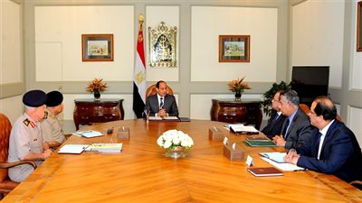 السيسي يعقد اجتماعاً مع وزراء الدفاع والداخلية ورئيس المخابرات العامة