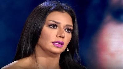 شاهد| فنانة شهيرة تتعرض للتحرش.. ماذا حدث لها؟