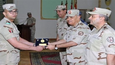 وزير الدفاع  يلتقي عدد طلبة واعضاء هيئة تدريس المعاهد العسكرية 