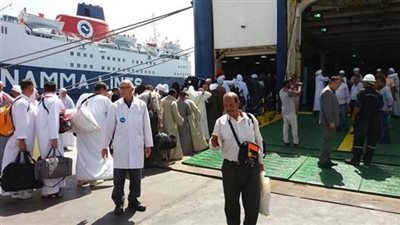 وصول وسفر 1494 راكب بمينائي سفاجا والغردقة