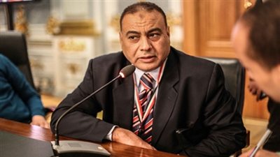 برلماني يطالب 