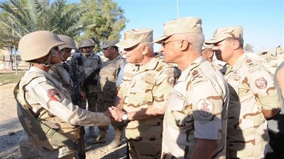 الفريق  محمد فريد يتفقد عناصر القوات المسلحة والشرطة بسيناء