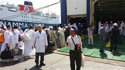 وصول وسفر 1831 راكب بمينائى سفاجا والغردقة