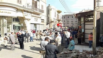 بالصور...تشميع مخبز مشهور بالمنصورة وعدد من المحلات المجاورة لخطورة علي المواطنين 