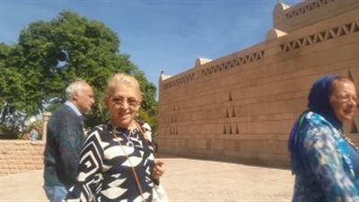 عائلة الملك فاروق في الأقصر وأسوان لإجراء جولة سياحية 