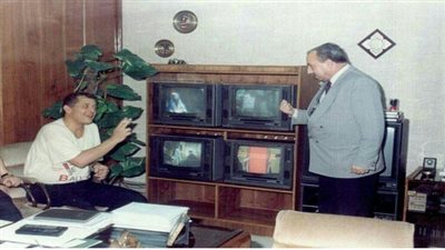 عبر صفحته على الفيس بوك.. عمرو الليثي ينشر صورة للفنان محمود عبد العزيز في الذكري الاولي لرحيله 