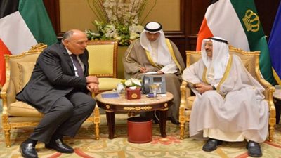 سامح شكري يبحث مع أمير الكويت سبل تعزيز وحدة الصف العربي