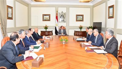 السيسي يعقد اجتماعاً مع رئيس مجلس الوزراء وكبار المسئولين