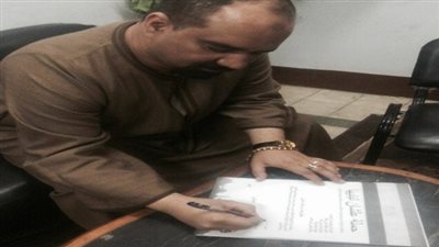 نائب حزب النور السابق يوقع لحملة 