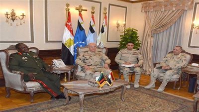 الفريق محمد فريد يلتقي قائد القوات المسلحة الزامبية 