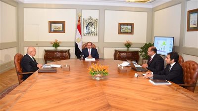 السيسي يجتمع مع رئيس مجلس الوزراء ومحافظ مطروح