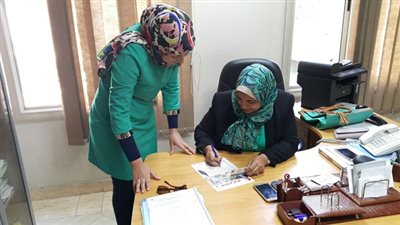 مقررة المرأة بقنا توقع لحملة