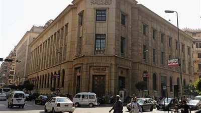 «المركزي» يجتمع لمراجعة أسعار الفائدة الخميس.. وخبراء يتوقعون تثبيت أسعارها
