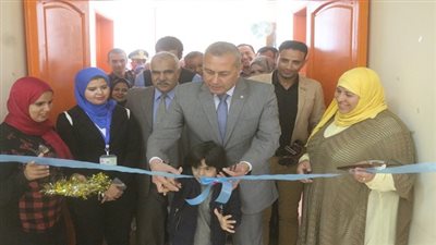 بالصور.. محافظ السويس يكرم  فريق ذوي القدرات الخاصة الفائز بالمركز الثاني في الفن التعبيري