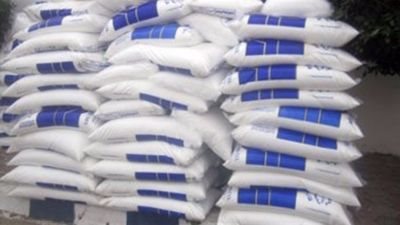 ضبط 642 شيكارة أسمدة مدعمة داخل مخزن في البحيرة