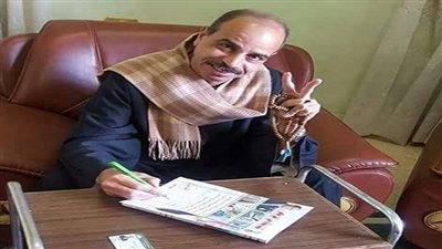 رئيس لجنة الزراعة بمجلس النواب يوقع لحملة 