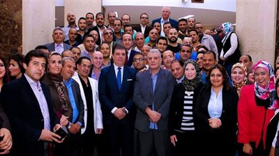 حسين زين.. يُكرم فرق التغطية الإعلامية لمنتدى شباب العالم