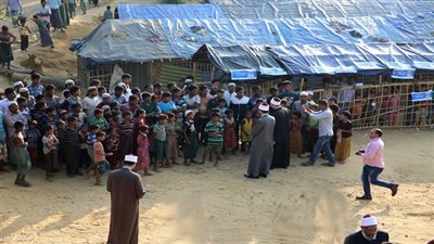 بالصور.. وفد الأزهر الإغاثي يصل مخيمات الروهينجا وتوزيع المساعدات 