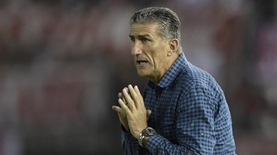 بعد إقالة المدير الفني.. من سيقود السعودية في المونديال؟