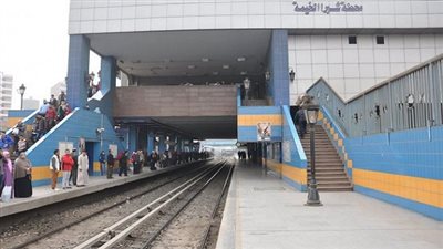 سيدة تضع مولودها داخل محطة مترو شبرا الخيمة