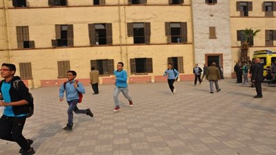 التعليم تجرى تجربة خطة إخلاء بمدرسة إسماعيل القبانى لمواجهة الأزمات فى حالات الطوارىء