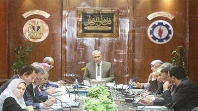 محافظ السويس يستمع لـ 21 مواطناً في لقاؤه الجماهيري الـ 45  