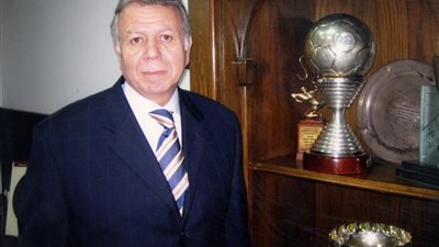 حسن حمدي يدلي بصوته في انتخابات الأهلي