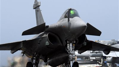 الدفاع الفرنسية: إتمام صفقة رافال ومدرعات لقطر خلال زيارة ماكرون