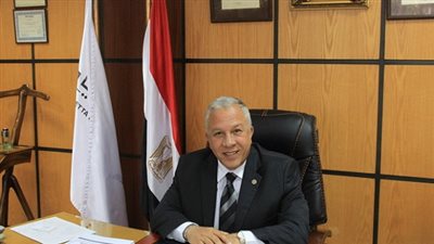 ميناء دمياط يبحث فرص إستثمارية مع بنك التنمية وإعادة الإعمار الأوروبى 