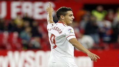 إشبيلية يزيح الريال من المربع الذهبي بإسقاط لاكورونا