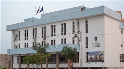 الأهالى يطالبون الرئيس السيسى بالابقاء على مدير الصحة فى السويس