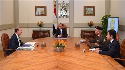 السيسي يستعرض مع الفريق مميش تطورات مشروع أنفاق قناة السويس بالإسماعيلية