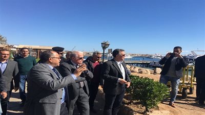 وزير النقل في جولة بميناء شرم الشيخ البحري 