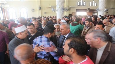 محافظ السويس ومديرالامن يشاركان فى تشييع جثمان فقيد تصنيع البترول