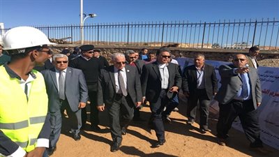 بالصور.. وزير النقل يبحث مشروعات التنمية بميناء شرم الشيخ البحرى