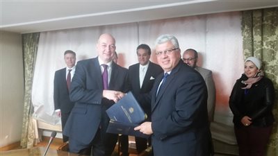 عبد الغفار يشهد توقيع مذكرة تفاهم بين جامعة عين شمس وجامعة ساوث بانك البريطانية 