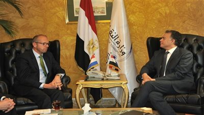 وزير النقل يبحث مع السفير الهولندي بالقاهرة التعاون في مجالات النقل النهري والبحري والسكك الحديدية