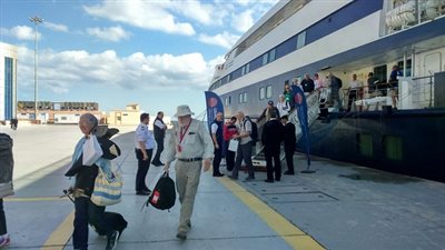 وصول 695 سائح من جنسيات مختلفة لميناء شرم الشيخ