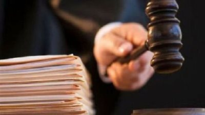 بدء محاكمة 21 متهما في 